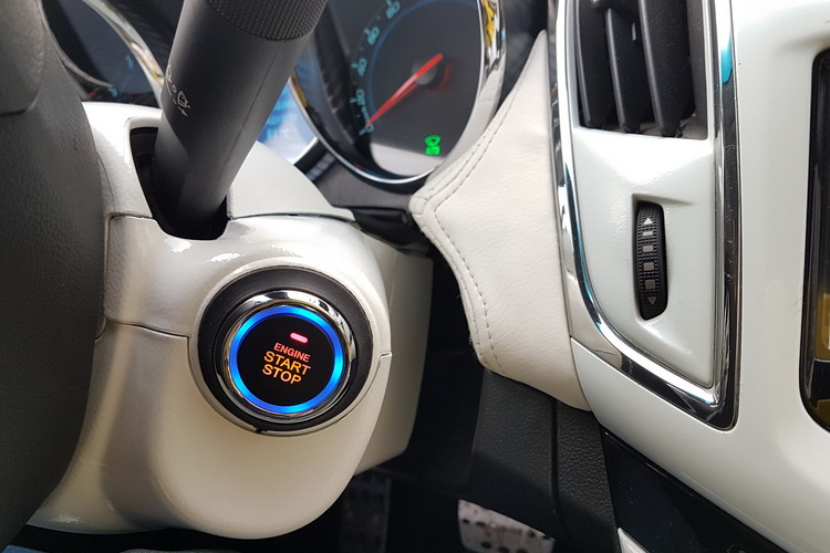 Автоматическое запирание дверей Nissan Qashqai, сброс ошибки AirBag и установка кнопки START-STOP