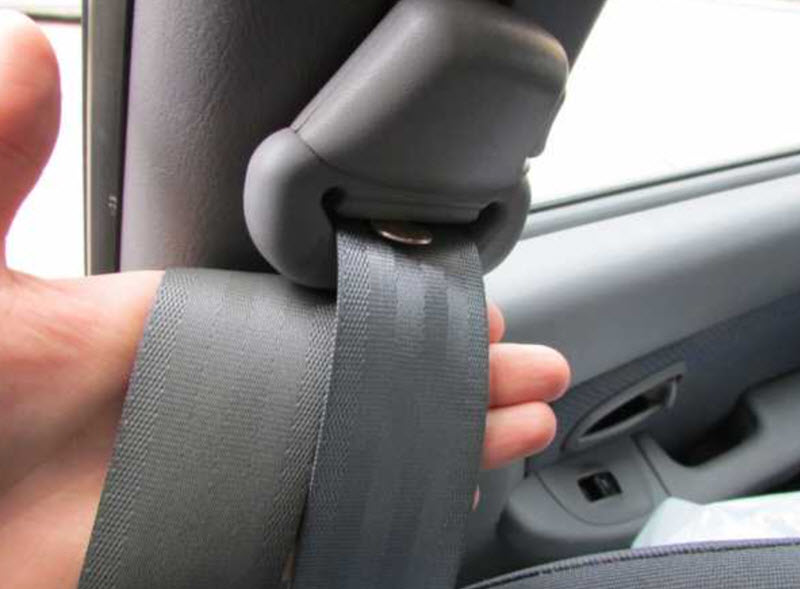 чем очистить ремни безопасности в машине не снимая