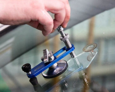 Как заделать трещину в лобовом стекле авто